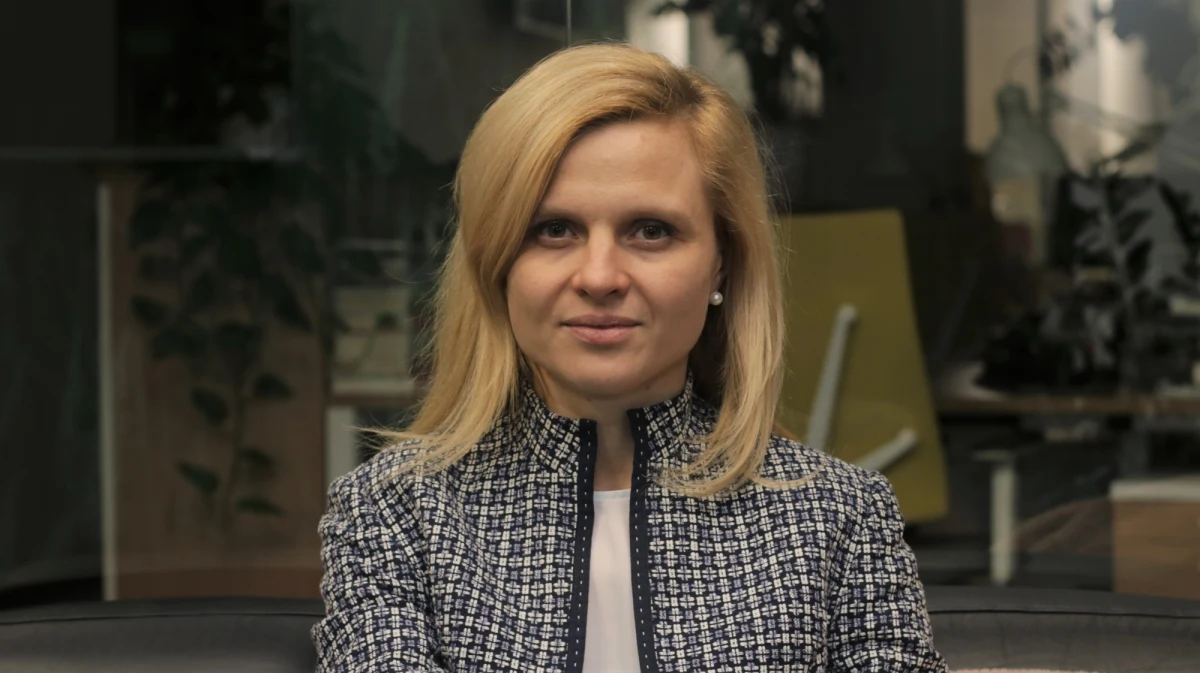 "Kiedy będziemy głosować przy urnach w maju, to już ta wizyta będzie daleką przeszłością. Myślę, że jest zbyt odległa, by mieć poważny wpływ na wyniki wyborów" - tak na pytanie czy wizyta prezydenta Francji Emmanuela Macrona wzmocni prezydenta Andrzeja Dudę przed wyborami odpowiedziała w Popołudniowej rozmowie w RMF FM prof. Katarzyna Pisarska z Europejskiej Akademii Dyplomacji. Dodała, że trzeba wziąć pod uwagę fakt, że prezydent Francji w najbliższych miesiącach odwiedzi Ukrainę i Rosję. "Będzie rozmawiał z Putinem, będzie robił zdjęcia z Kremla, więc też już będziemy inaczej patrzyli na jego wizytę w Polsce". 