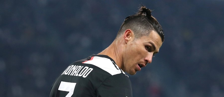 Dwaj południowokoreańscy kibice, którzy kupili bilety na towarzyski mecz z udziałem Juventusu Turyn, otrzymają od organizatora odszkodowanie, bo nie zobaczyli w akcji Cristiano Ronaldo. Taką decyzję podjął sąd w Incheon koło Seulu.