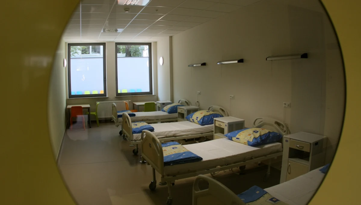 Ruszają konkursy na stworzenie pierwszych poradni psychologiczno-psychoterapeutycznych dla dzieci i młodzieży - ustalił dziennikarz RMF FM. To element zapowiadanej przez resort zdrowia reformy psychiatrii dziecięcej, która obecnie jest w opłakanym stanie. Poradni ma być 300, konkursy rozpoczęły się m.in. na Mazowszu i w Kujawsko-Pomorskiem.