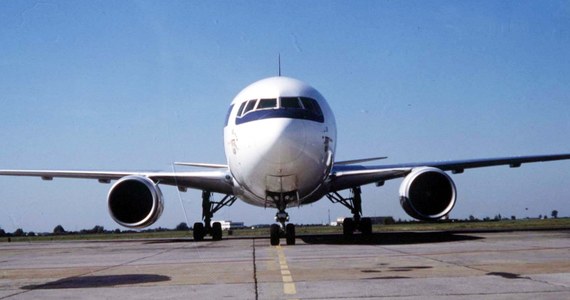Pasażer jednego z lotów boeinga 767 z Kanady na Jamajkę skłamał obsłudze samolotu, że jest zakażony koronawirusem - poinformowała kanadyjska policja. Załoga musiała zawrócić maszynę na lotnisko w Toronto, a 29-letni Kanadyjczyk został aresztowany i 9 marca stanie przed sądem. 