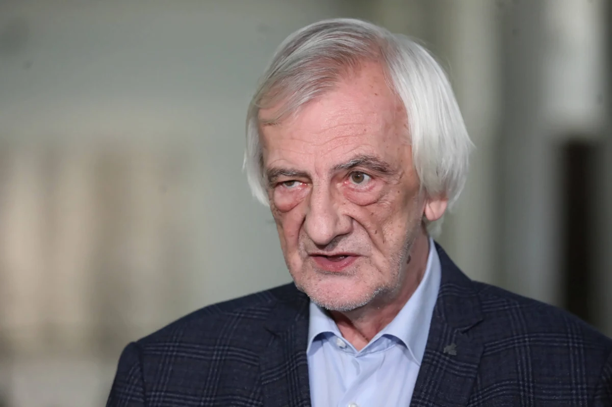 ​"Oczekiwaniom społecznym stało się zadość i reforma idzie tak, jak powinna postępować" - tak szef klubu PiS, wicemarszałek Sejmu Ryszard Terlecki skomentował podpisanie przez prezydenta noweli ustaw sądowych.