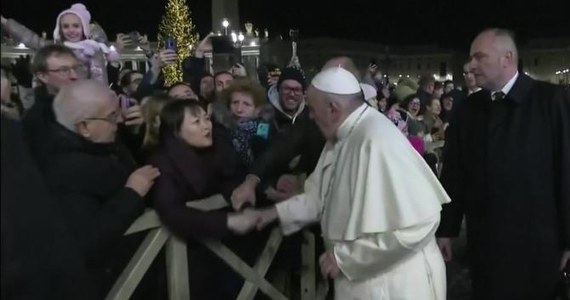 Papież Franciszek spotkał się z kobietą z Azji, którą w sylwestrowy wieczór w Watykanie uderzył w rękę chcąc wyrwać się z jej uścisku - podała we wtorek Ansa. Według włoskiej agencji do spotkania doszło wkrótce po tym zdarzeniu, które rozpowszechniły media. 