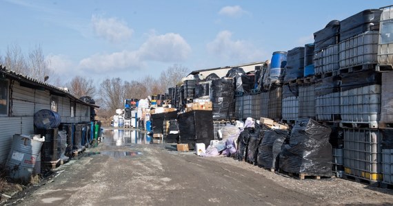 Ponad 220 ton nielegalnych odpadów z Wielkiej Brytanii trafiło do Polski. Część z nich składowano na wysypisku w Bogaczewie koło Elbląga w woj. warmińsko-mazurskim. Śledztwo w tej sprawie prowadzi prokuratura.