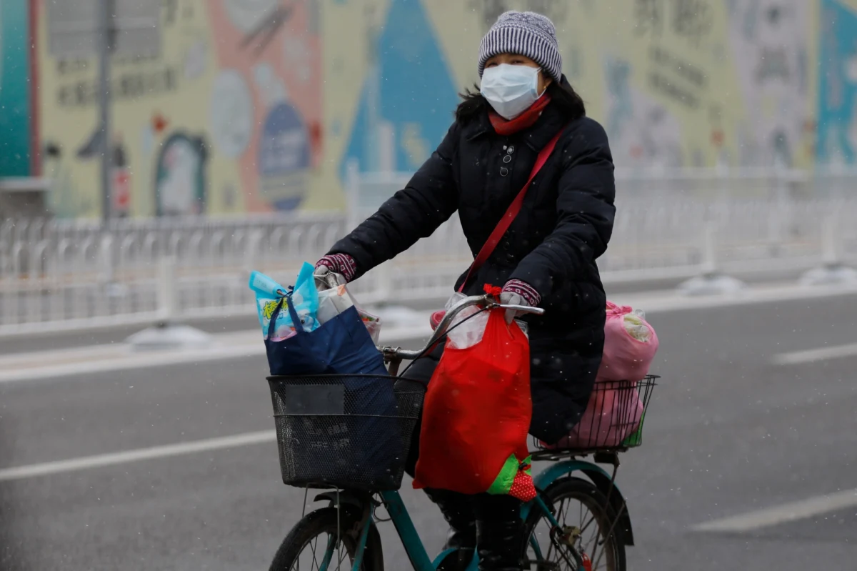 Lekarze ze szpitala dziecięcego w Wuhan w Chinach ostrzegają, że kobiety w ciąży zakażone koronawirusem 2019-nCoV mogą go przenosić na płód. Taką informację podają agencje, powołując się na telewizję CCTV. Na razie odnotowano pierwszy taki przypadek i konieczne są dalsze obserwacje.