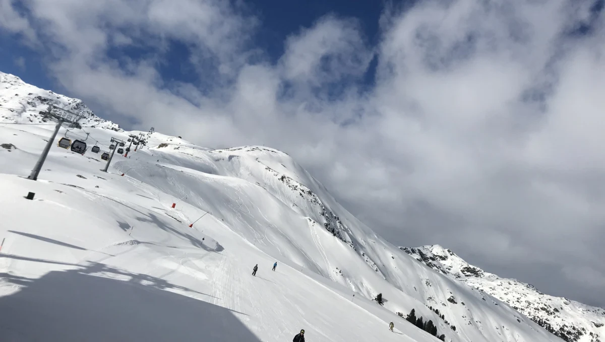 11-letnia Polka jest w stanie krytycznym w szpitalu w Treviso na północy Włoch po wypadku na nartach w Alpach- podały w środę miejscowe media. 