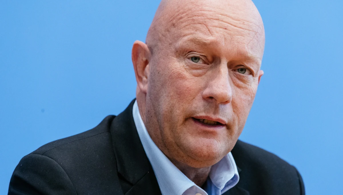 Polityk FDP Thomas Kemmerich nieoczekiwanie został wybrany na premiera Turyngii. Liberałowie mają co prawda jedynie pięciu deputowanych w landtagu w Erfurcie, ale na ich kandydata zagłosowali chadecy z CDU oraz narodowo-konserwatywna AfD.