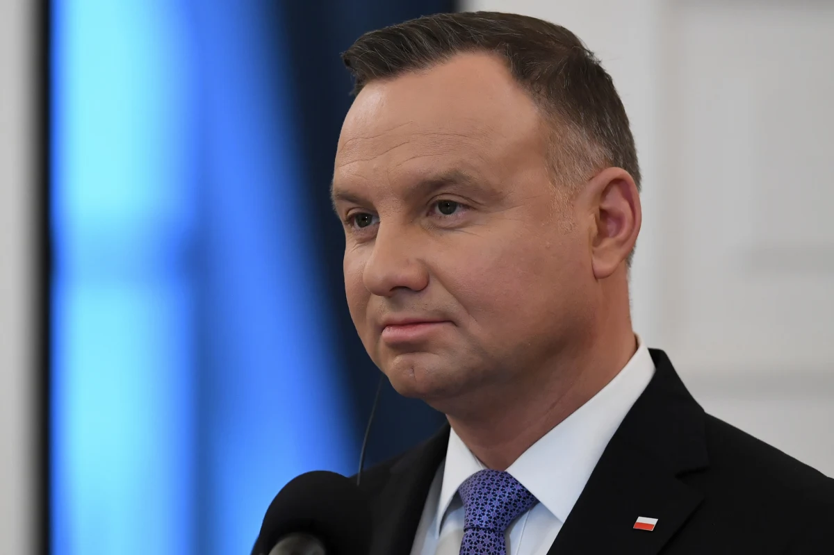 Będę kandydował w najbliższych wyborach prezydenckich - poinformował w środę podczas spotkania z mieszkańcami Lubartowa (woj. lubelskie) prezydent Andrzej Duda.