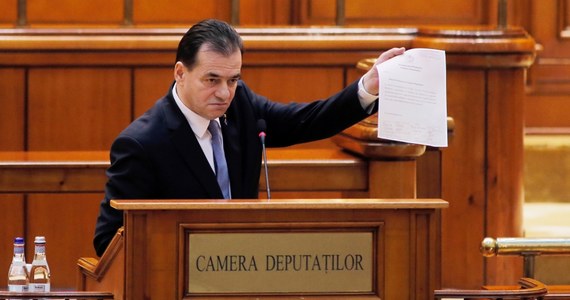 Rumuński parlament przegłosował wotum nieufności wobec przejściowego, mniejszościowego rządu lidera Partii Narodowo-Libealnego (PNL) Ludovica Orbana. Przeciwko obecnemu gabinetowi głosowało 261 posłów w 465-osobowej Izbie Deputowanych. 