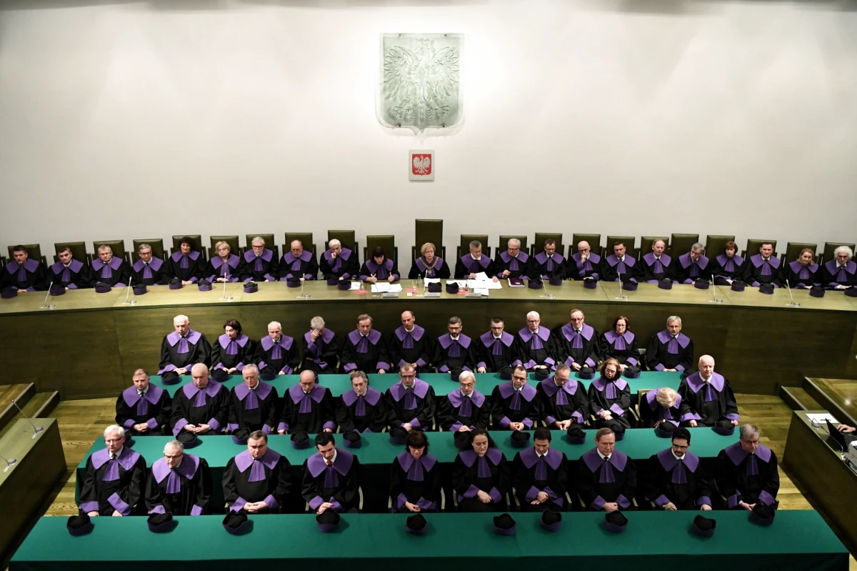 ​Delegacja Platformy Obywatelskiej w Parlamencie Europejskim chce, żeby Komisja Europejska zaskarżyła do TSUE podpisaną przez prezydenta Andrzeja Dudę nowelizację ustaw sądowych. Prawo i Sprawiedliwość krytykuje ten apel.