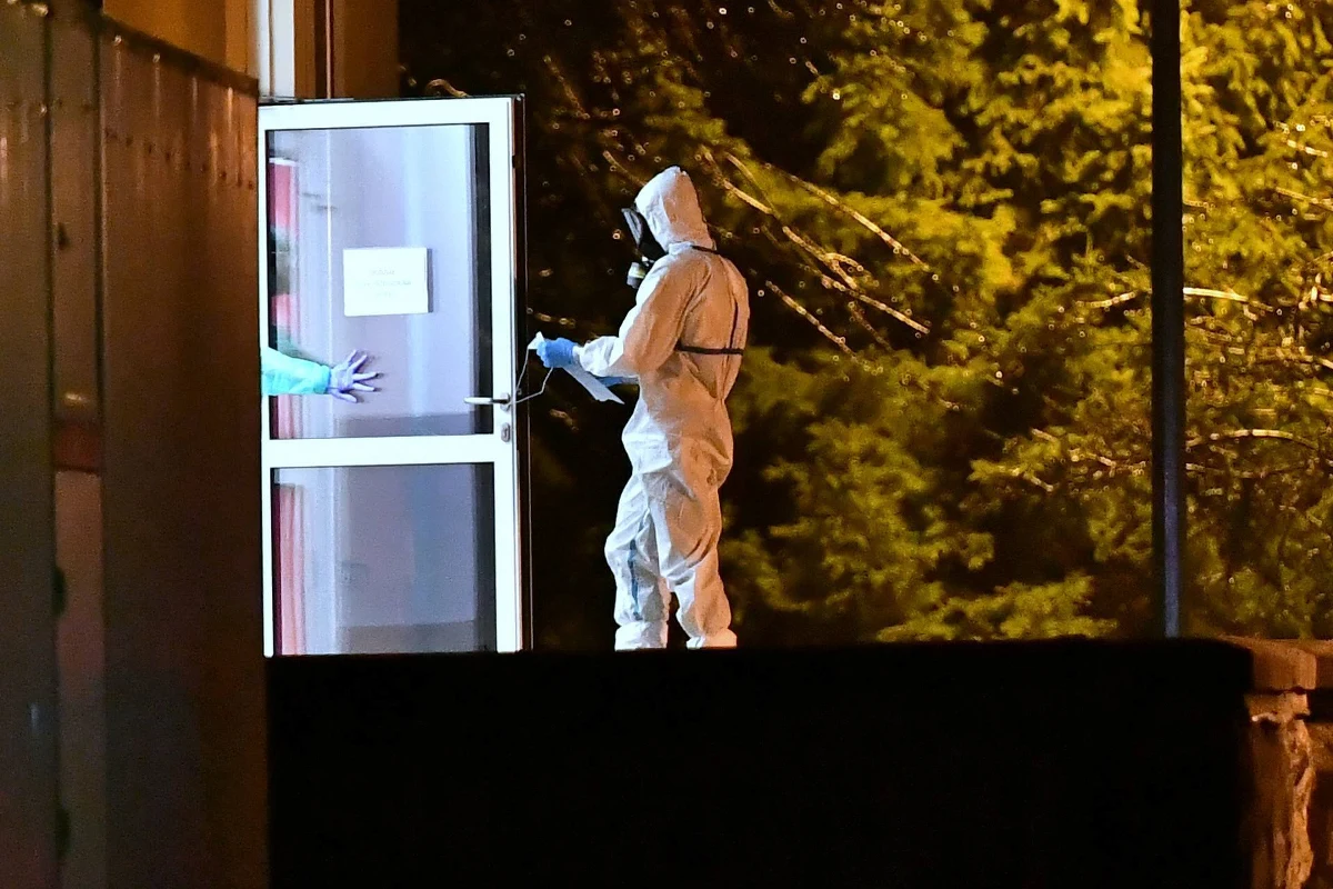 Przez 24 godziny na dobę Żandarmeria Wojskowa pilnuje wejścia do oddziału, na którym przebywa grupa Polaków z chińskiego Wuhanu – mówi komendant 4. Wojskowego Szpitala Klinicznego we Wrocławiu Wojciech Tański. Zatrzymano dwie osoby, które chciały się tam dostać.