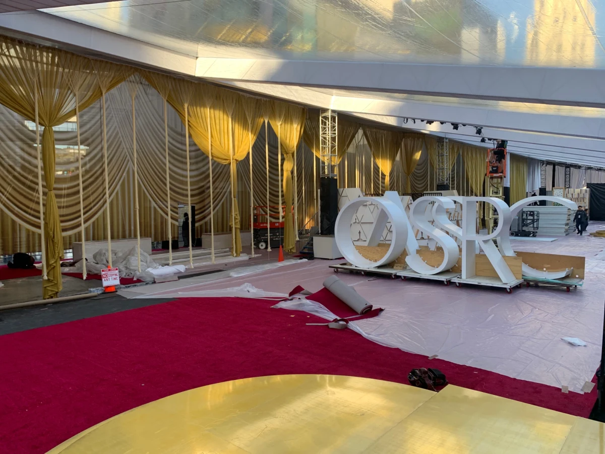 Ma być bardziej elegancko, a czerwony dywan będzie szerszy niż w poprzednich latach. W Hollywood trwają przygotowania do 92. ceremonii wręczenia najważniejszych filmowych nagród. Oscary rozdane zostaną w nocy z niedzieli na poniedziałek czasu polskiego. W Hollywood są już twórcy filmu "Boże Ciało", który nominowany jest w kategorii najlepszy film międzynarodowy.