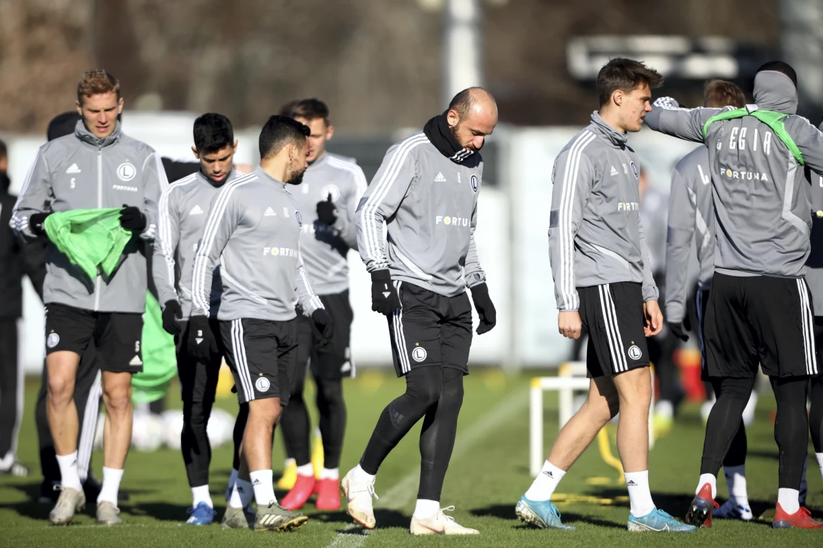 Dziś pierwsze w 2020 roku mecz piłkarskiej ekstraklasy. Wiosnę w najwyższej klasie rozgrywkowej zaingeruje starcie Arki Gdynia z Cracovią. Oba zespoły w tabeli dzieli przepaść. Zespół z Krakowa ma 2 punkty straty do lidera Legii Warszawa, a Arka jest tuż nad strefą spadkową. W czołówce i dole różnice są jednak niewielkie, a to zapowiada ciekawą drugą część sezonu.