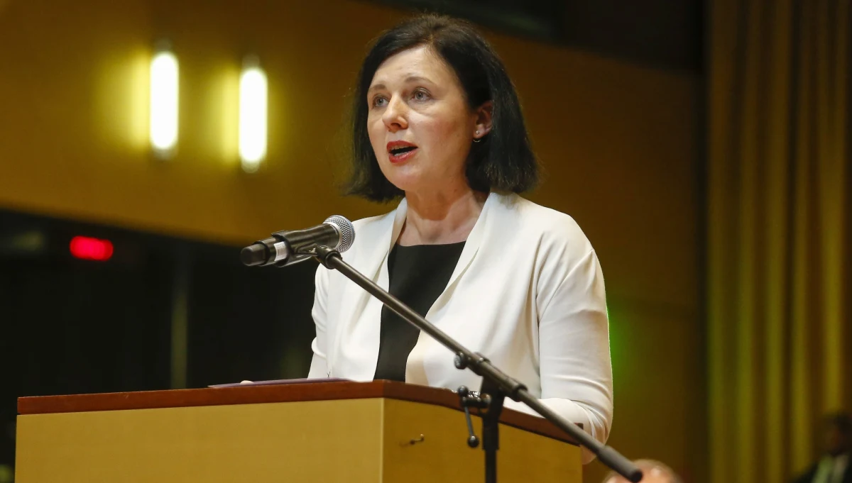 Wiceszefowa Komisji Europejskiej Viera Jourova oceniła w wywiadzie dla tygodnika "Der Spiegel", że "tak zwana reforma w Polsce dotarła do bardzo niebezpiecznego momentu, ponieważ może być nieodwracalna". Dotyczy ona wszystkich poziomów systemu - alarmowała. 