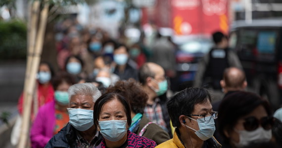 Dotknięta epidemią nowego koronawirusa prowincja Hubei w środkowych Chinach zaczyna stosować mniej restrykcyjną metodę diagnozowania chorych. Ma to umożliwić szybsze odizolowanie chorych od społeczeństwa i poddanie ich leczeniu - poinformowały chińskie media.
