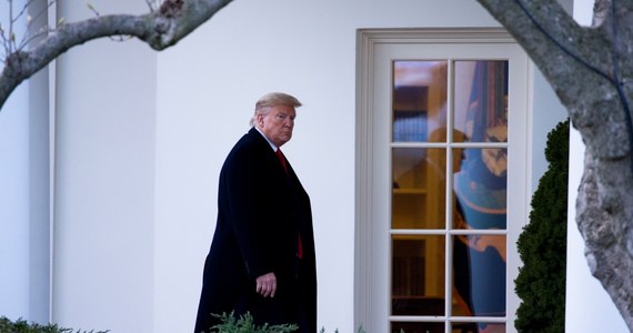Prezydent USA Donald Trump zdymisjonował ambasadora USA w UE Gordona Sondlanda, który zeznawał podczas procedury impeachmentu w Kongresie. Wcześniej stanowisko stracił ppłk Alexander Vindman, który pracował w Radzie Bezpieczeństwa Narodowego Białego Domu.