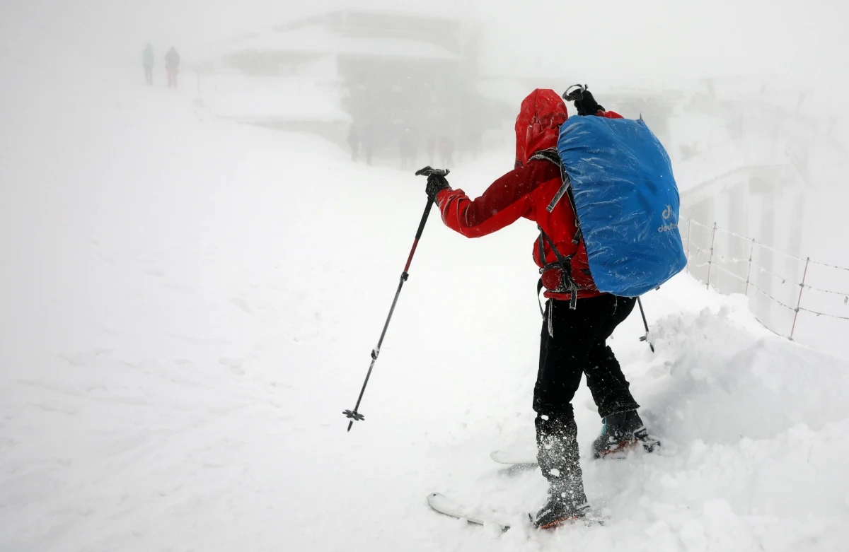 W sobotę rozpoczął się ostatni feryjny turnus. Od rana kierowcy na zakopiance stoją w korkach - informujecie na Gorącą Linię RMF FM. Największe utrudnienia są m.in. na górskim odcinku miedzy Rabką-Zdrojem, a Nowym Targiem. Korek tworzy się również przy wjeździe na trasę w rejonie Skomielnej Białej.
