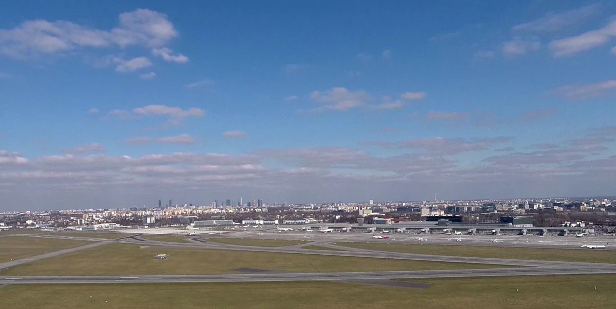 Pieć osób przyleciało do Polski z Chin na pokładach dwóch samolotów brazylijskich sił powietrznych. To czterech Polaków i Chinka. 