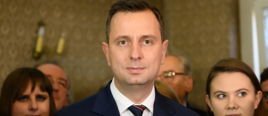 "Ja jako prezydent Rzeczpospolitej, przedstawię całościową uzdrawiającą reformę wymiaru sprawiedliwości" - zapowiedział Władysław Kosiniak-Kamysz, lider Polskiego Stronnictwa Ludowego i kandydat tej partii na prezydenta. "Po to powoływaliśmy okrągły stół, który pracuje nad rozwiązaniami, żeby je wcielić w życie od razu po przejęciu władzy w pałacu prezydenckim" - dodał.