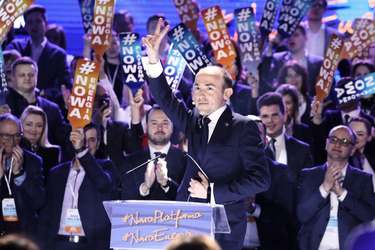 Rada Krajowa PO wybrała w sobotę nowy zarząd krajowy. Powołała też nowe ciało partyjne - Radę Polityczną, której szefem ma zostać były lider partii - Grzegorz Schetyna. W zarządzie znalazło się sześć nowych osób, m.in. marszałek Senatu Tomasz Grodzki.