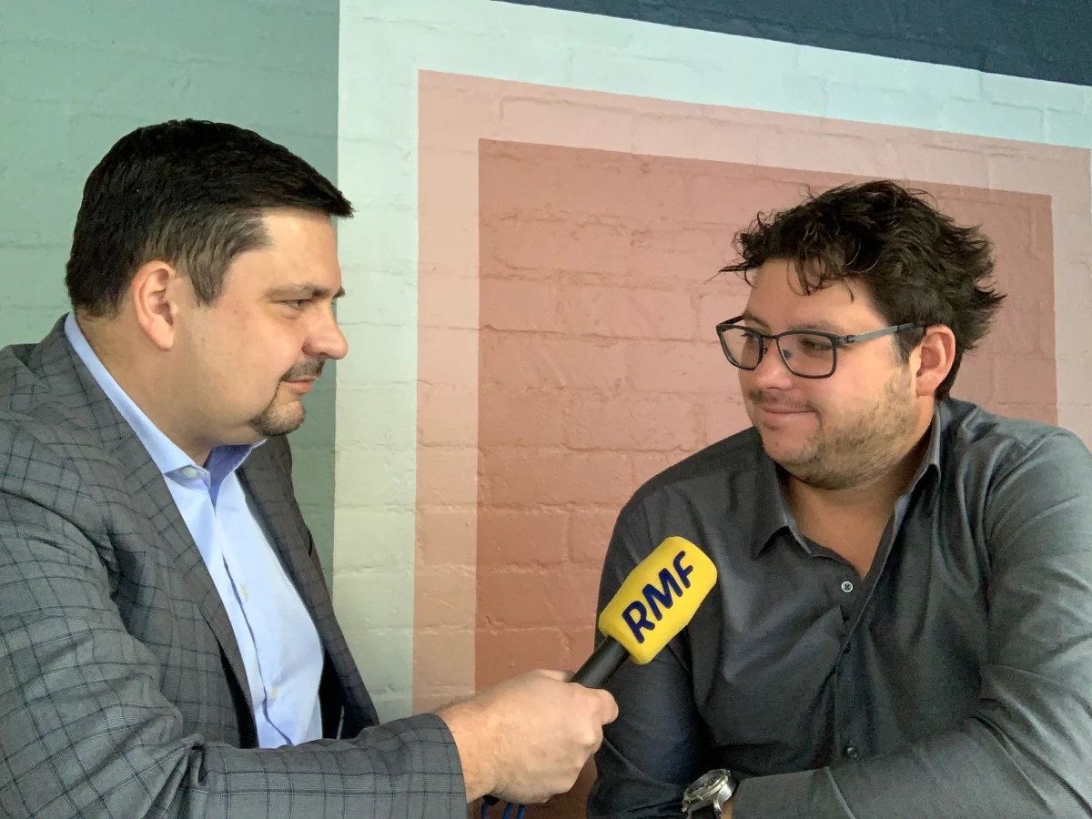 „To jest fabryka samotnych ludzi” – tak o Hollywood mówi Piotr Sobociński jr, autor zdjęć do filmu „Boże Ciało”, nominowanego do Oscara w kategorii najlepszy film międzynarodowy. Operator, który mieszkał kiedyś w Hollywood, nie zachwyca się tym miejscem. Z naszym dziennikarzem Pawłem Żuchowskim rozmawiał także o szansach na zdobycie statuetki przez polski film. 