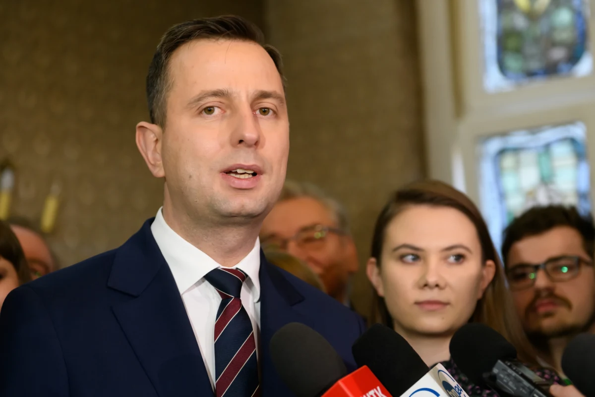 Jestem zdeterminowany, aby wprowadzić embargo na rosyjski węgiel. To niedopuszczalne, kiedy w milionach ton rosyjski węgiel przyjeżdża do Polski, a polskie jabłka nie jadą na wschód – mówił w Łoniowie (Świętokrzyskie) Władysław Kosiniak-Kamysz, szef PSL i kandydat tego ugrupowania w wyborach prezydenckich.