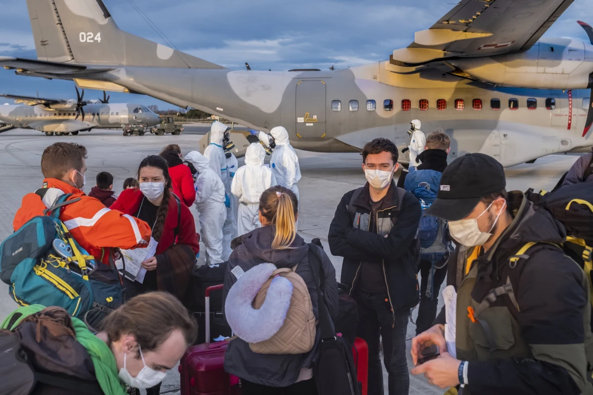 Nie stwierdzono koronawirusa u pięciorga osób, które w sobotę przyleciały do Warszawy z Chin na pokładzie samolotów brazylijskich sił powietrznych. To wstępne wyniki badań 
próbek pobranych od czterech Polaków i jednej Chinki - dowiedział się reporter RMF FM. 