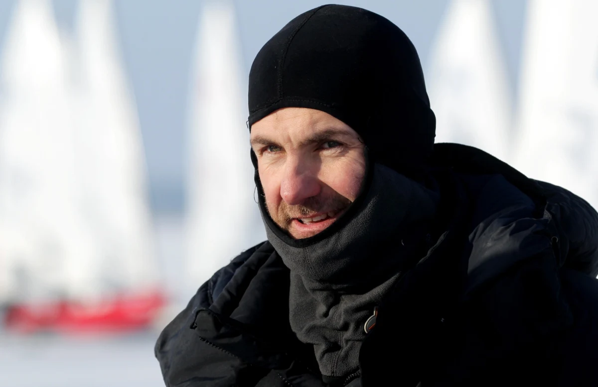 Jutro w Szwecji początek bojerowych mistrzostw świata. Wywalczonego przed rokiem tytułu będzie bronił Michał Burczyński – syn znanego przez laty żeglarza lodowego, Piotra Burczyńskiego. Zima w tym roku nie ułatwiała treningów. Burczyński szlifował formę zagranicą. W Polsce mógł dbać tylko o formę fizyczną. Rywalizacja to jedno, ale jak podkreśla mistrz świata, bojery to także wielka pasja. „Bojery to dyscyplina, w której 50 procent to sport, a 50 procent to relacje społeczne: przyjaźnie, sympatie” – podkreśla Burczyński w rozmowie z RMF FM.