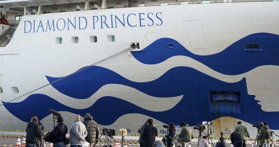 Sześć nowych przypadków zakażenia koronawirusem stwierdzono na japońskim wycieczkowcu Diamond Princess. Jednostka cumuje na redzie portu w Jokohamie - poinformowała w niedzielę japońska agencja Kyodo, powołując się na źródła rządowe. Liczba osób zakażonych wzrosła do 70.
