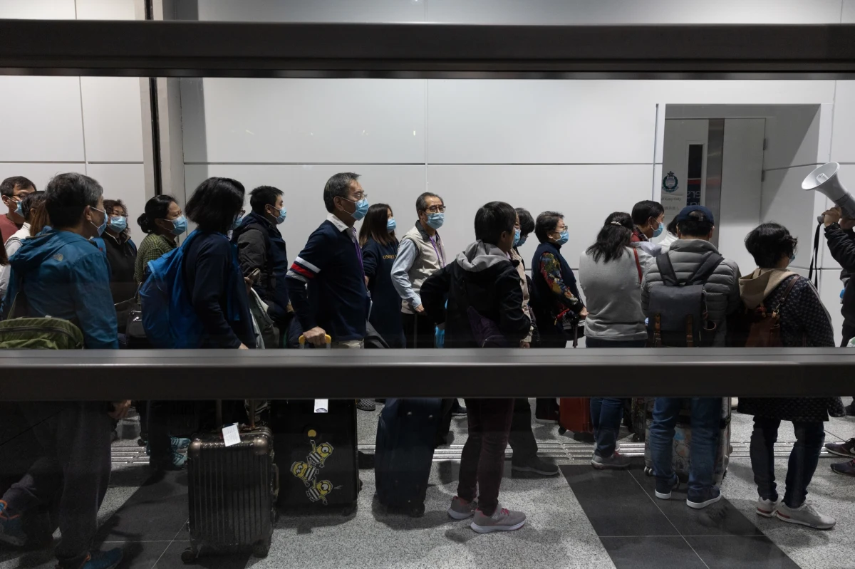 Ponad 200 osób sprowadzonych z dotkniętego epidemią koronawirusa chińskiego miasta Wuhan wylądowało w niedzielę w Wielkiej Brytanii. To druga i ostatnia ewakuacja samolotem, wyczarterowanym przez brytyjski rząd.