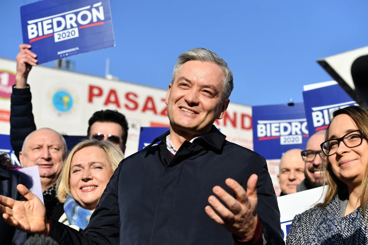 Robert Biedroń, kandydat Lewicy na prezydenta, zapowiedział w niedzielę we Wrocławiu, że będzie brał udział w debatach z innymi kandydatami podczas kampanii poprzedzającej wybory na urząd Prezydenta RP. "Bez debat nie można rozmawiać o kampanii prezydenckiej" - ocenił.