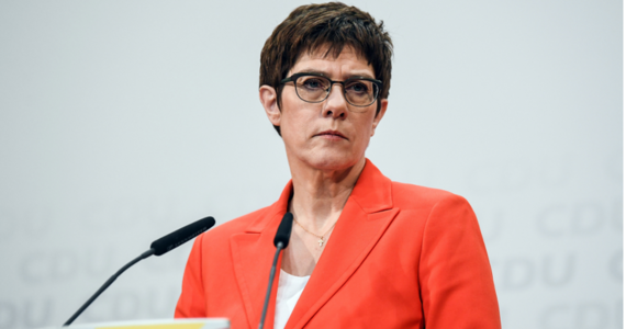 Szefowa Unii Chrześcijańsko-Demokratycznej (CDU) Annegret Kramp-Karrenbauer zapowiedziała, że nie będzie ubiegać się o urząd kanclerza Niemiec w przyszłorocznych wyborach - poinformował w poniedziałek rzecznik CDU.