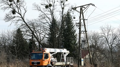 Ponad trzy tysiące interwencji strażaków. Przez silny wiatr samolot LOT musiał zawrócić 