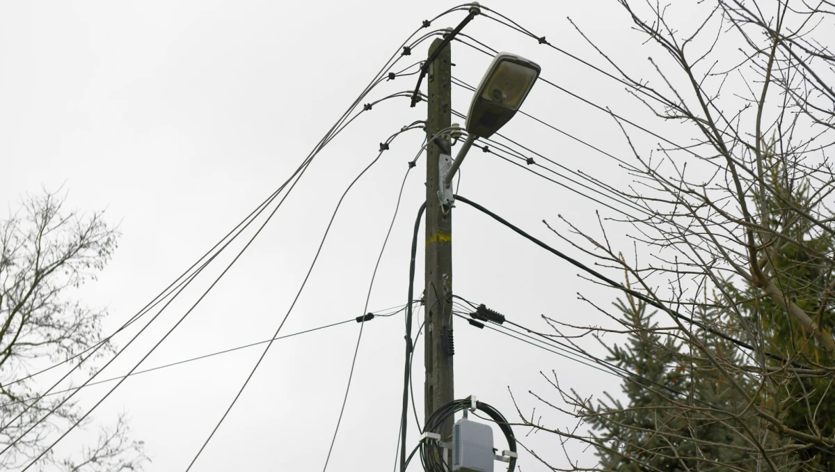 Instytut Meteorologii i Gospodarki Wodnej ostrzega przed silnym wiatrem w zachodniej i południowej Polsce, a także w części powiatów województwa pomorskiego. Prędkość wiatru może sięgać w porywach do 90 km/h.