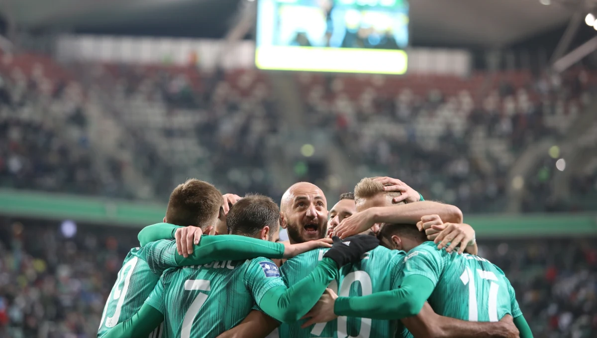 Napastnik reprezentacji Czech Tomas Pekhart podpisał kontrakt z Legią, który ma obowiązywać do czerwca 2022 roku - poinformował w poniedziałek wieczorem warszawski klub. 30-letni piłkarz występował ostatnio w drugoligowym hiszpańskim Las Palmas.