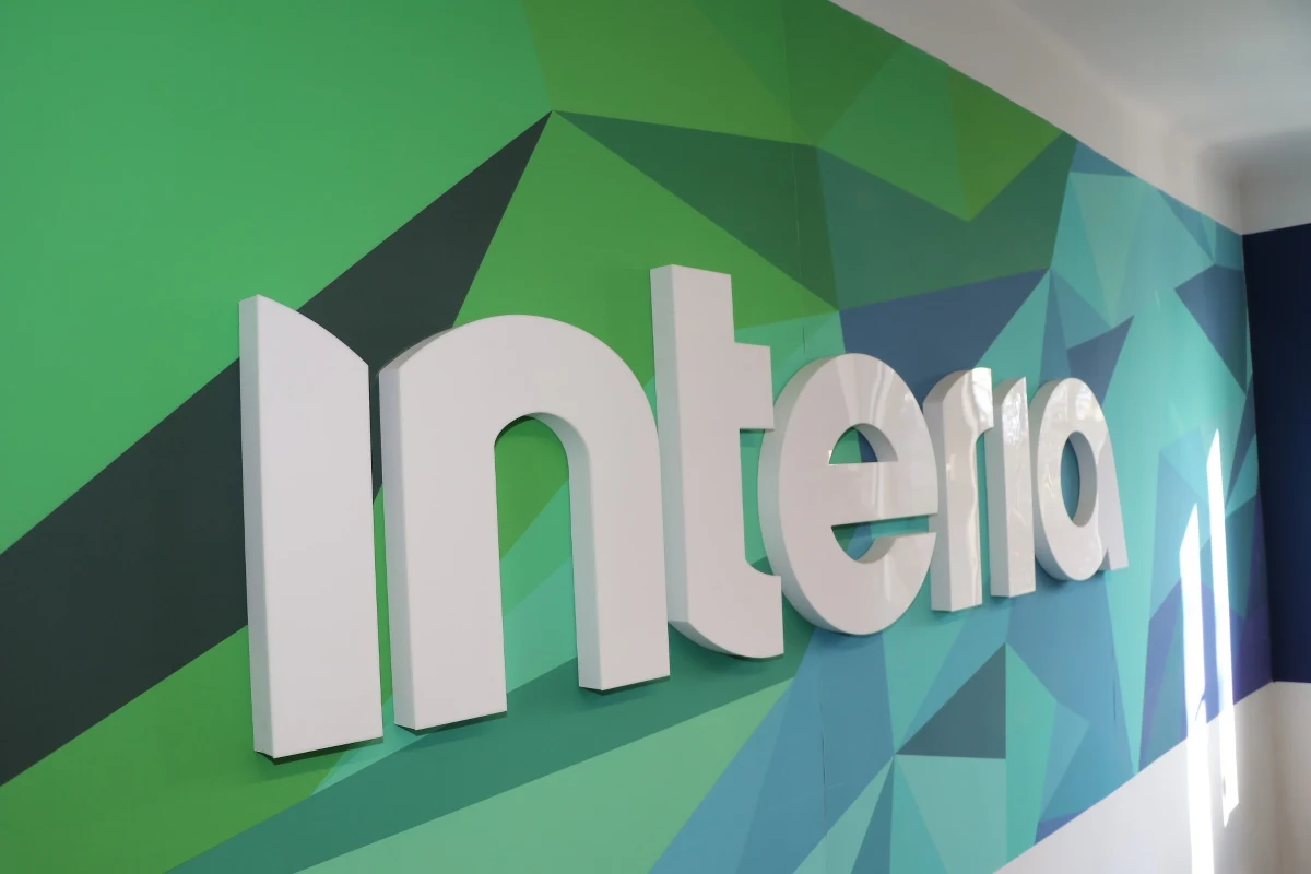 W piątek 11 lutego 2000 roku o godz. 17:31 ruszył portal Interia.pl. Czym wtedy żyła Polska, o czym pisała prasa? Na czołówkach gazet królowała sprzedaż banku, a w polskich kinach swoją premierę miało Notting Hill. Zapraszamy na podróż w czasie… 