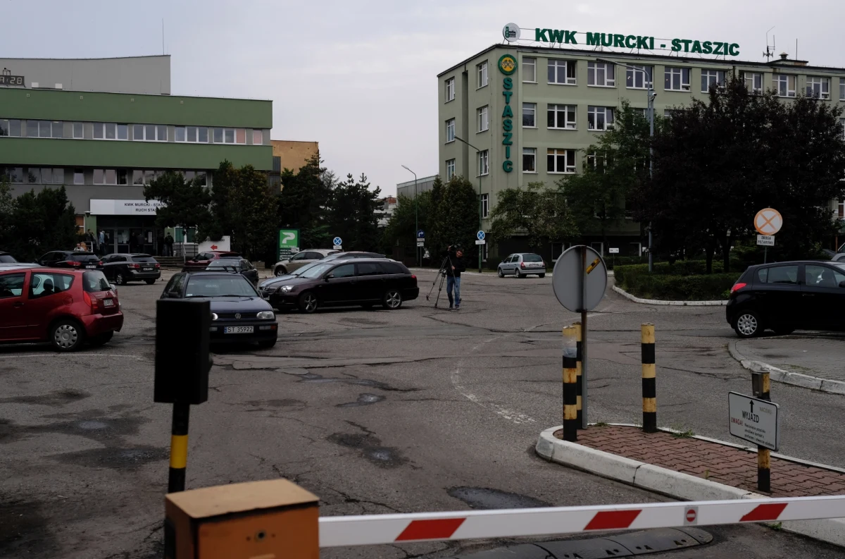 Od rana w trzech zakładach PGG: Murcki-Staszic, Mysłowice-Wesoła i Wujek trwają tzw. masówki zorganizowane przez Sierpień'80. Podczas spotkań z górnikami związkowcy przypominają miedzy innymi o planowanym poniedziałkowym proteście, apelują o udział w przedstrajkowym referendum i informują o wyjeździe 28 lutego na manifestację do Warszawy.