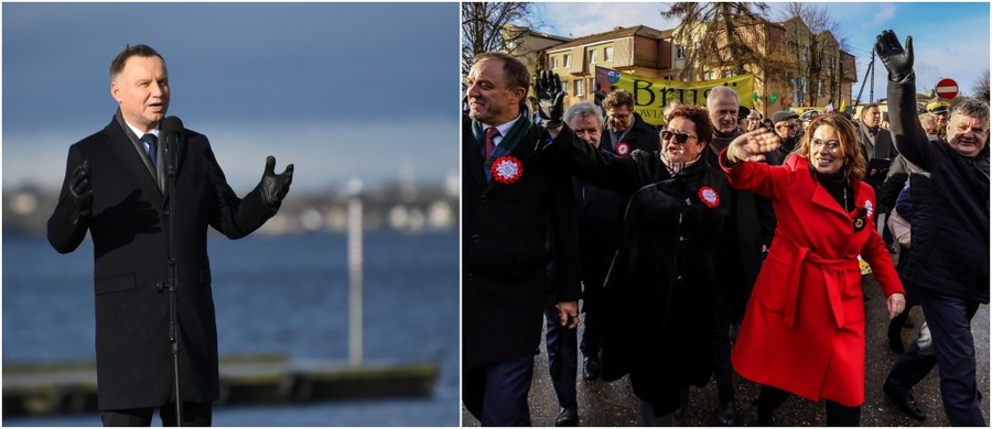 W zdecydowanych słowach komentują politycy Prawa i Sprawiedliwości działania przeciwników Andrzeja Dudy podczas jego poniedziałkowej wizyty w Pucku i Wejherowie oraz późniejsze zachowanie Małgorzaty Kidawy-Błońskiej, kandydatki Koalicji Obywatelskiej na prezydenta. "Ordynarne chamstwo, jakie bojówka opozycji zaprezentowała w Pucku i Wejherowie, najwyraźniej podoba się Kidawie-Błońskiej" - stwierdził Ryszard Terlecki, a Krzysztof Sobolewski mówił o "obwoźnej ‘trupie kodziarskiej’, która wcześniej zakłócała różne uroczystości czy wydarzenia w Warszawie", i podkreślił: "Oczekujemy od pani marszałek Kidawy-Błońskiej słowa ‘przepraszam’".