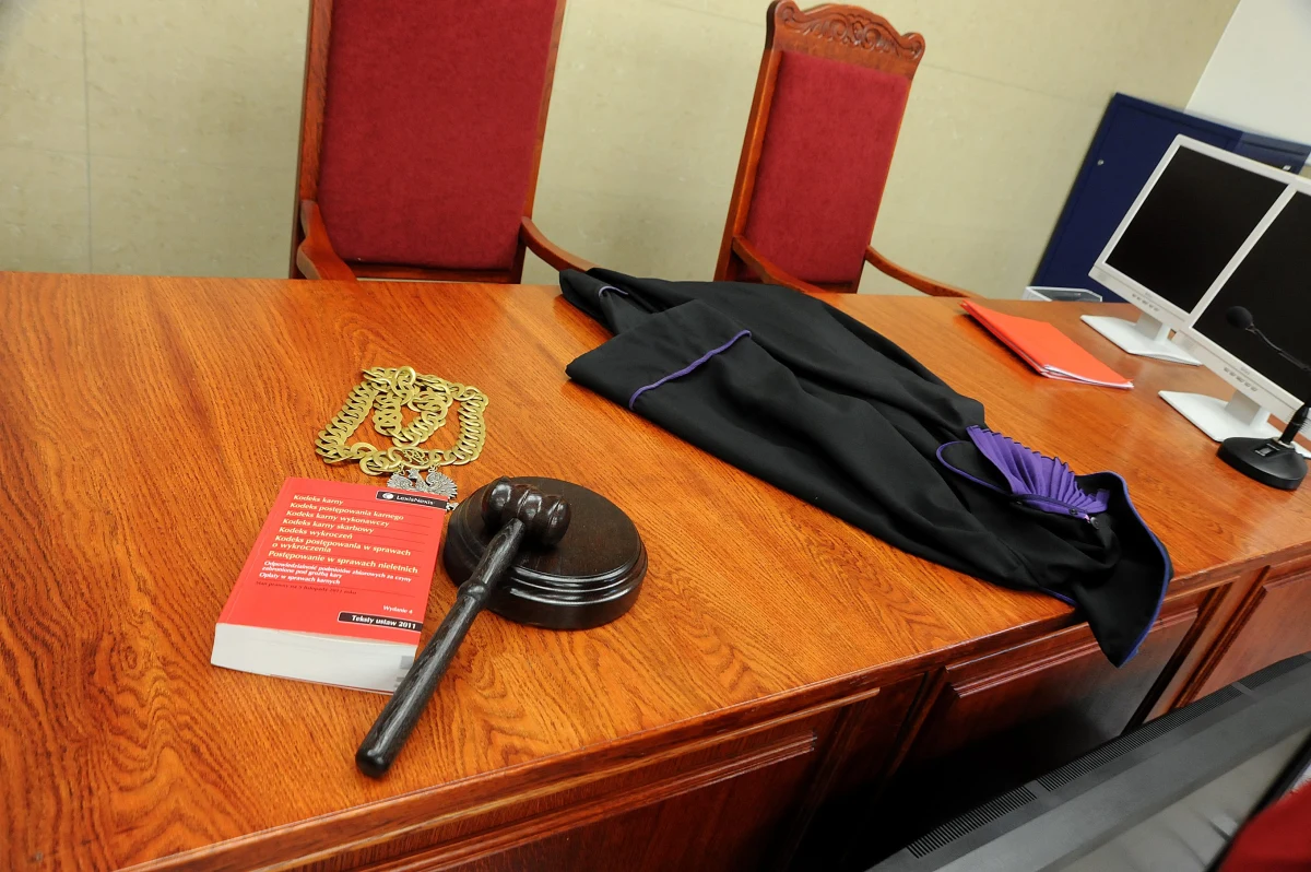 Prawo krajowe, a zwłaszcza konstytucja zdecydowanie ważniejsze od prawa unijnego. Takie wyniki dał najnowszy sondaż United Survey, przeprowadzony na zlecenie "Dziennika Gazety Prawnej" i RMF FM. 