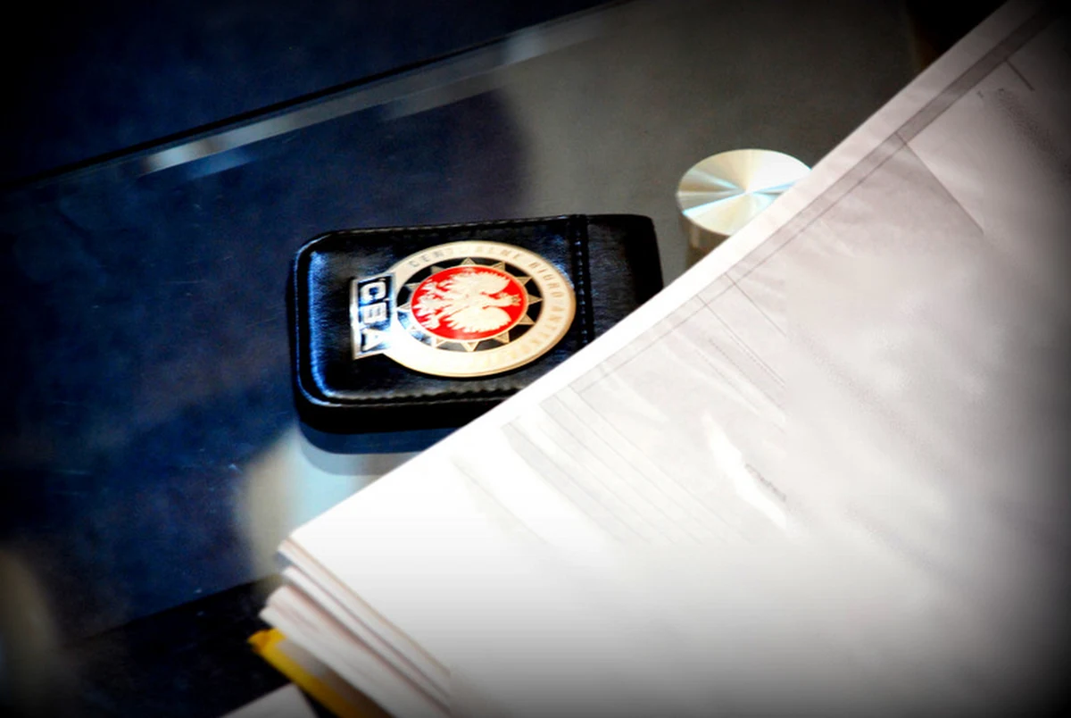 Centralne Biuro Antykorupcyjne "wskazuje, że interesuje je stan majątkowy senatorów i posłów. Po stronie opozycji nie brak opinii, że działanie ma kontekst polityczny" - donosi "Dziennik Gazeta Prawna".