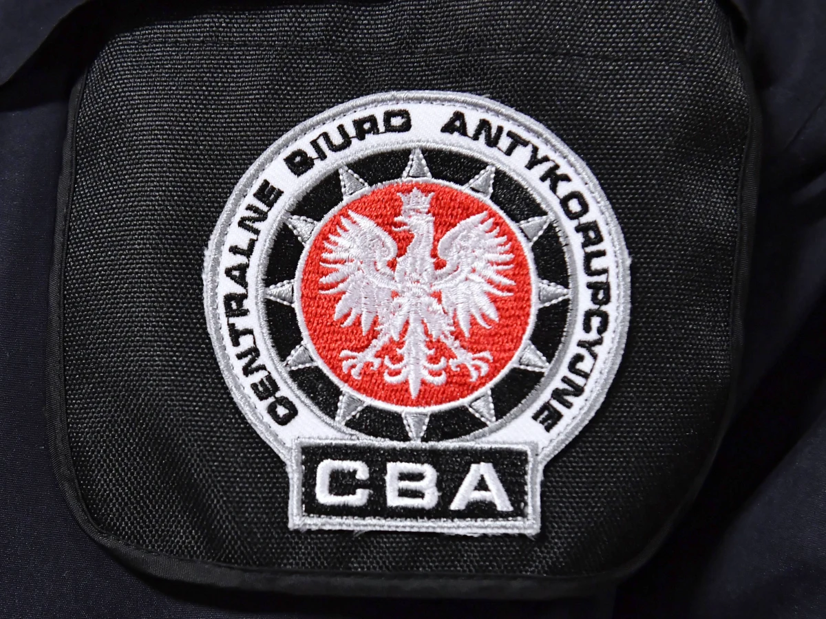Centralne Biuro Antykorupcyjne rozbiło zorganizowaną grupę przestępczą, która miała wyprowadzić z Polski co najmniej 8,6 miliarda złotych. Zatrzymano w tej sprawie 18 osób.