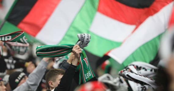 W całej Polsce panuje wielki strach przed kibolami i stadionowymi bandytami. Boi się rząd, boją się kluby. Organizacje piłkarskie oraz sponsorzy często udają, że nic się nie dzieje.