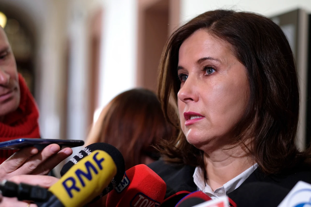 Prokuratura w Katowicach ponownie musi się zająć sprawą manifestacji, w czasie której organizatorzy zawiesili na symbolicznych szubienicach zdjęcia europosłów. Taką decyzję podjął właśnie katowicki sąd. Pod koniec ubiegłego roku prokuratura umorzyła śledztwo w tej sprawie. Pokrzywdzeni złożyli zażalenie i dziś sąd je uwzględnił.