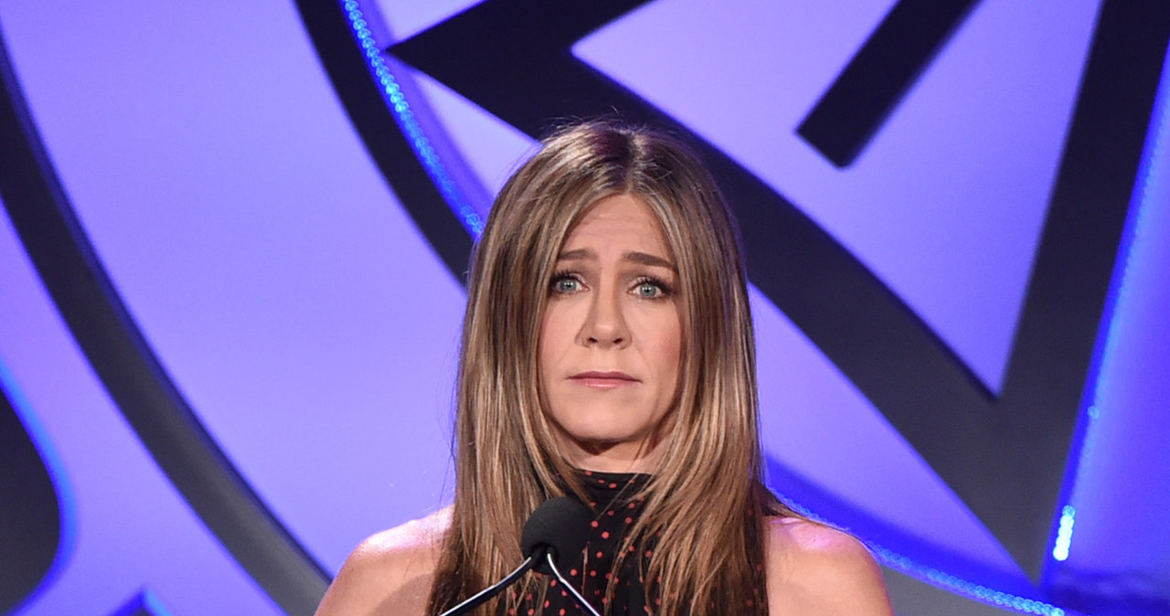 Brak poczucia stabilizacji. Matka modelka wpędzająca w kompleksy. Dom, w którym stale były kłótnie. Oto historia Jennifer Aniston.