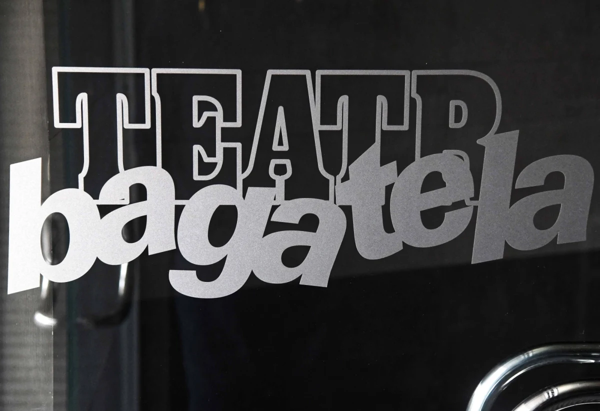 Krakowscy radni zmienili statut Teatru Bagatela rozdzielając funkcję dyrektora naczelnego i artystycznego. Urząd Miasta Krakowa ma w piątek ogłosić konkurs, który wyłoni osobę kierującą sceną.
