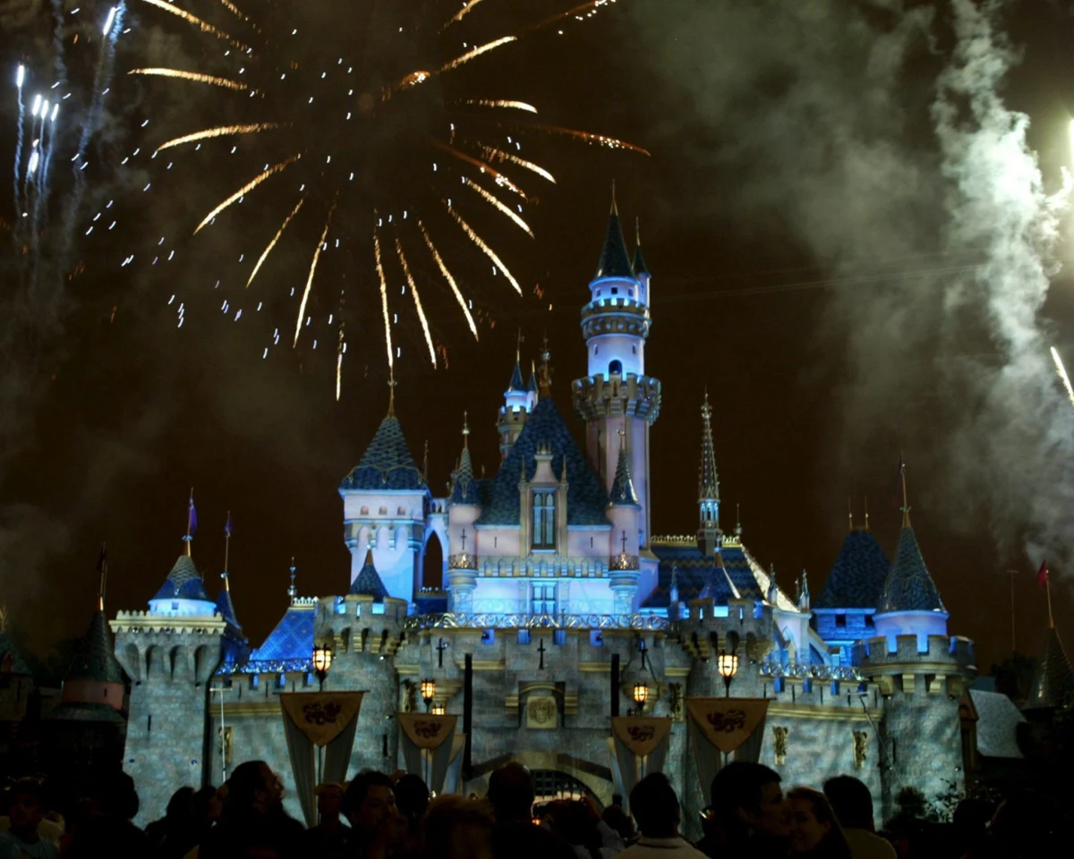 Chcący odwiedzić Disneyland w kalifornijskim Anaheim będą musieli sięgnąć głębiej do kieszeni. Park rozrywki podniósł ceny biletów - za niektóre jednodniowe wejściówki trzeba zapłacić ponad 200 dolarów.