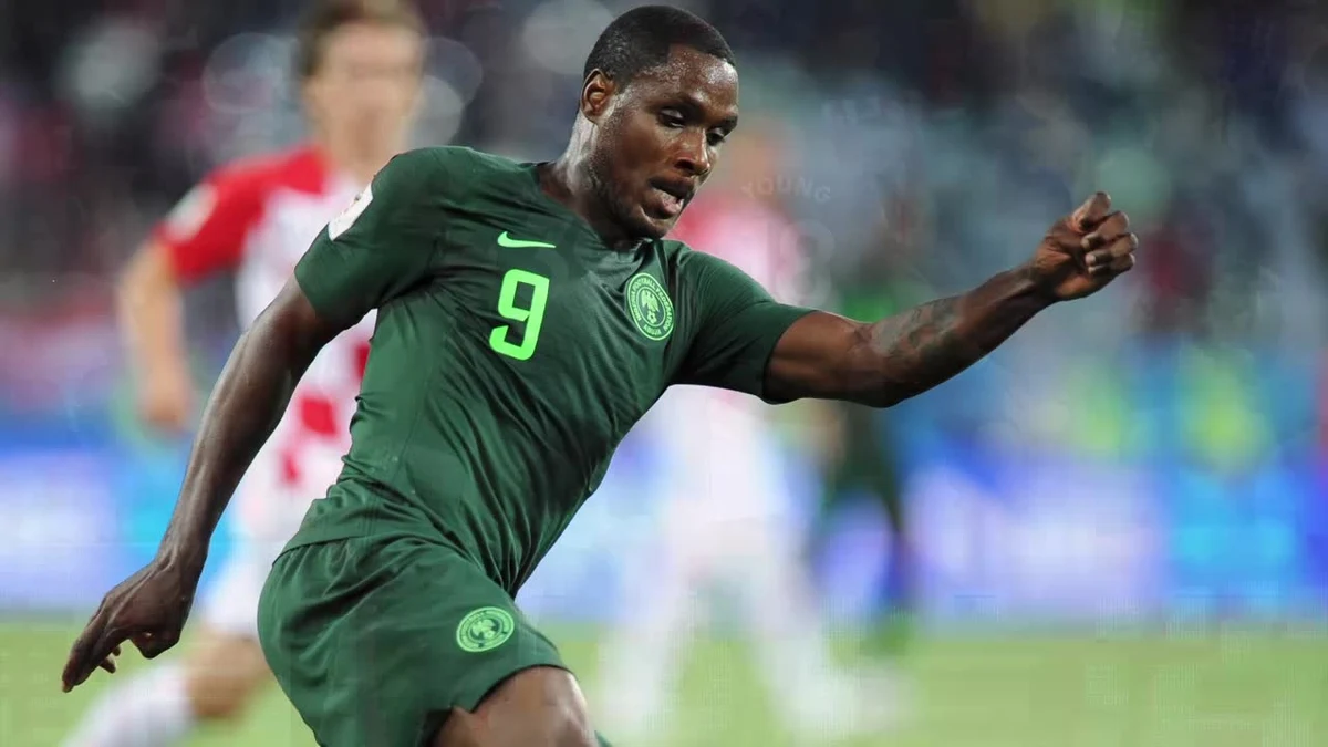 Odion Ighalo ma być wzmocnieniem dla walczącego o pierwszą czwórkę Premier League Manchesteru United. Na razie napastnik nie poznał nawet jednak kolegów z zespołu. Wszystko przez szalejącego w Chinach koronawirusa.