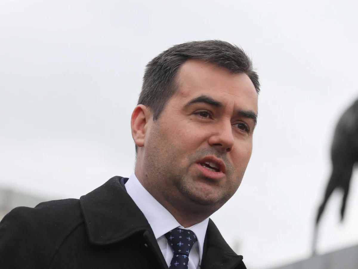 Prezydent wyraził oczekiwanie wobec premiera i rządu, by podjąć działania celem godnego przygotowania uroczystości w 80. rocznicę zbrodni katyńskiej; w najbliższych dniach dojdzie do spotkania szefów MSZ Polski i Rosji w tej kwestii - poinformował rzecznik prezydenta Błażej Spychalski. Podczas briefingu z dziennikarzami Spychalski skrytykował Michała Dworczyka.