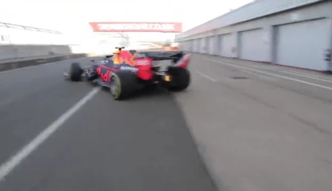 F1. Bolid Red Bulla zadebiutował przed kamerami. Za kierownicą usiadł Max Verstappen. Wideo