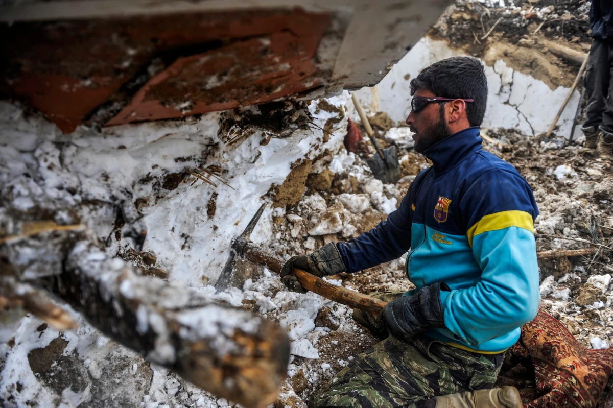 Co najmniej 21 osób zginęło w serii lawin w prowincji Dajkundi w środkowej części Afganistanu. Siedem osób jest zaginionych, a 10 kolejnych jest ranny. Bilans ofiar śmiertelnych może wzrosnąć.