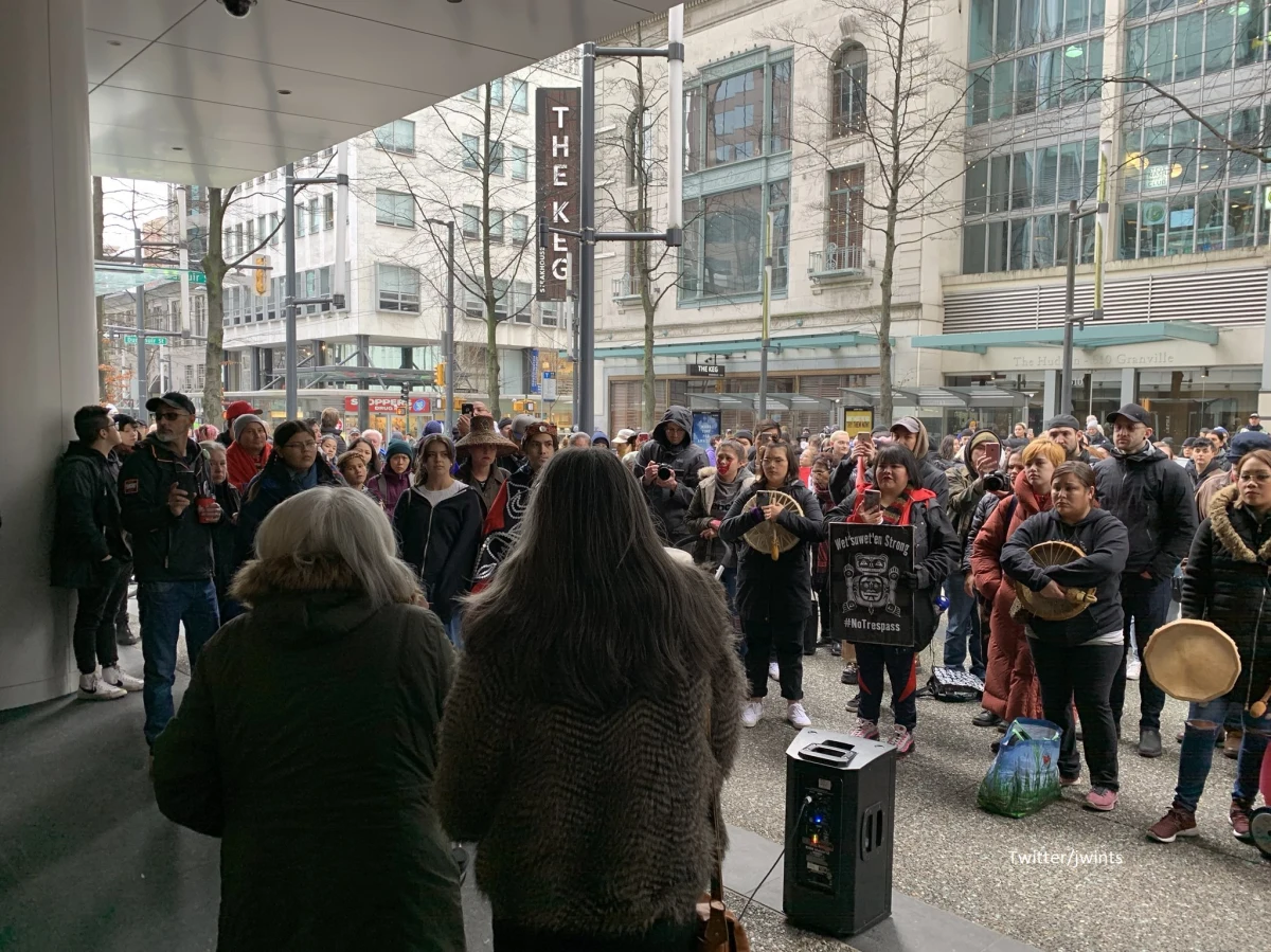 Premier Kanady Justin Trudeau obiecał rozmowy Indianom protestującym przeciwko budowie gazociągu w prowincji Kolumbia Brytyjska. Od tygodnia narastają protesty Indian Wet’suwet’en i wspierających ich grup.